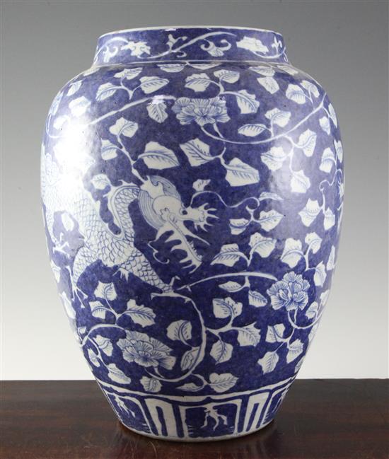 A Chinese blue and white ovoid jar, 19th/20th century, 31.5cm